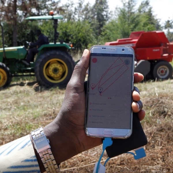 hellotractor_bi_3_cropped